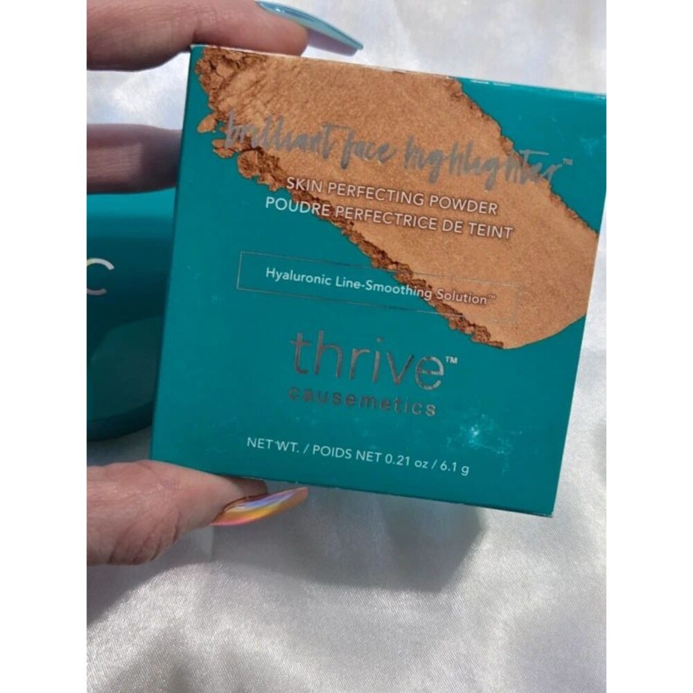 Thrive Brilliant Face Highlighter - Shirley (bronze gold) - Picture 3 of 9